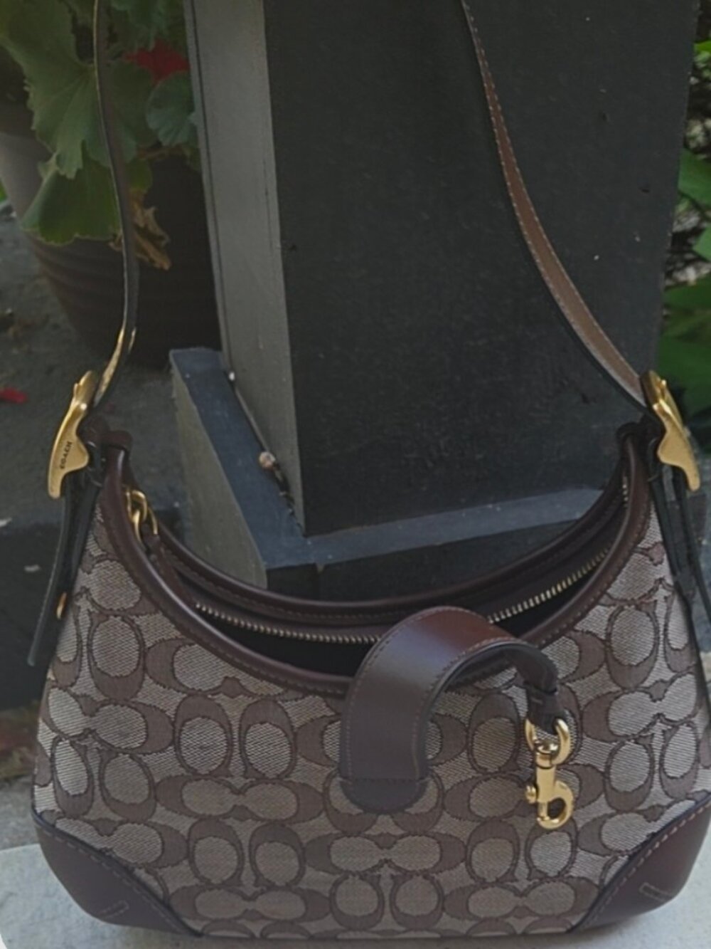Coach Hamptons Hobo Bag in Signature Jacquard in Oak Maple - Picture 1 of 1